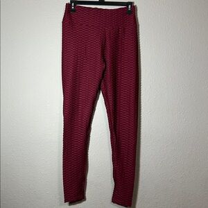 Textured Scrunch Butt Leggings. High Waisted. Burgundy. Size Small/Medium.